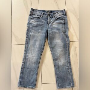 Silver Jeans Suki Capri jeans size 28 light wash, super stretch